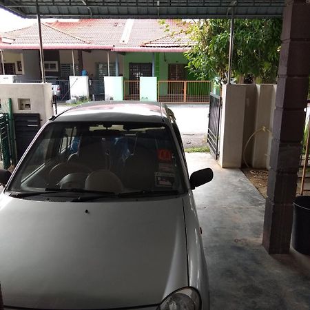 Homestay Amsyarah Seri Iskandar Εξωτερικό φωτογραφία