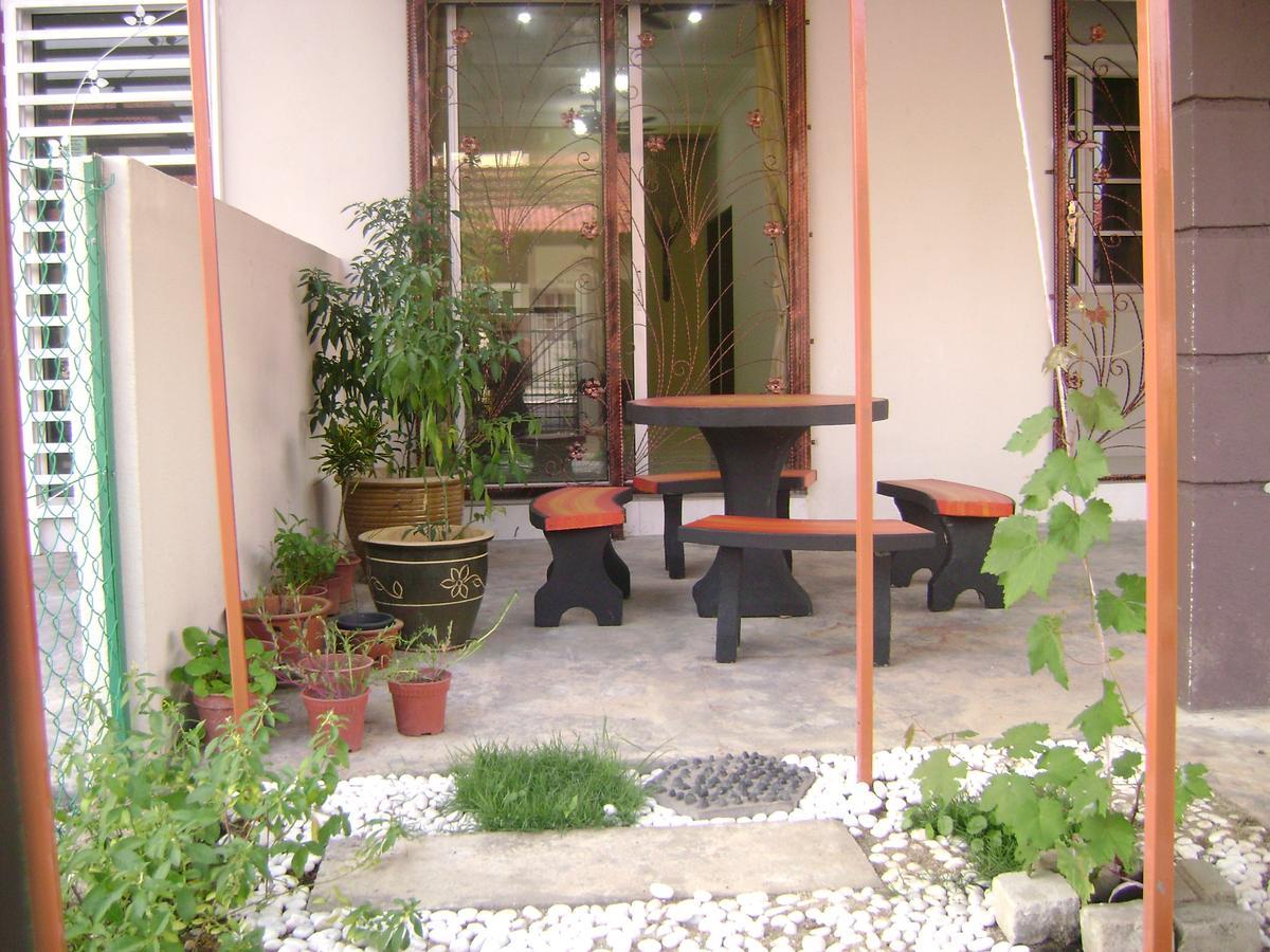 Homestay Amsyarah Seri Iskandar Εξωτερικό φωτογραφία